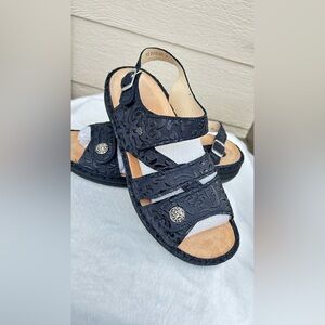 Finn Comfort Sansibar Navy Blue Floral Embossed Leather Sandals 40 US 9-9.5